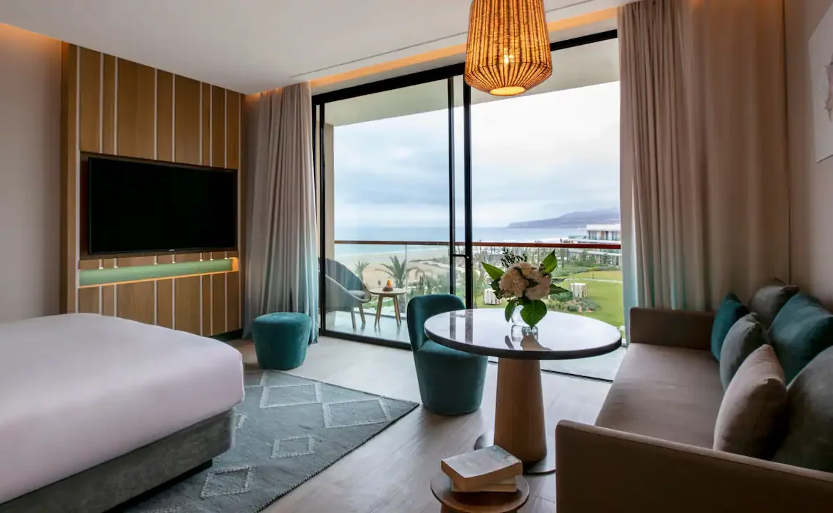 Chambre double ou simple avec lit king size et vue sur l’océan.